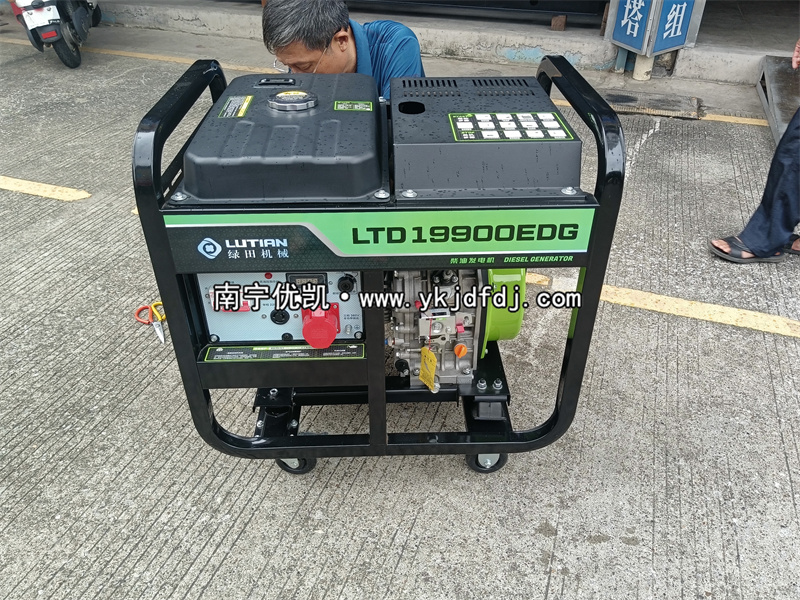 2025年9月9日，客戶到店采購綠田10kw柴油發(fā)電機(jī)組并試機(jī)