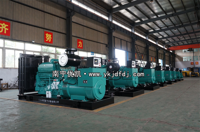 2022年12月2日，300KW康明斯柴油發(fā)電機組發(fā)貨浙江