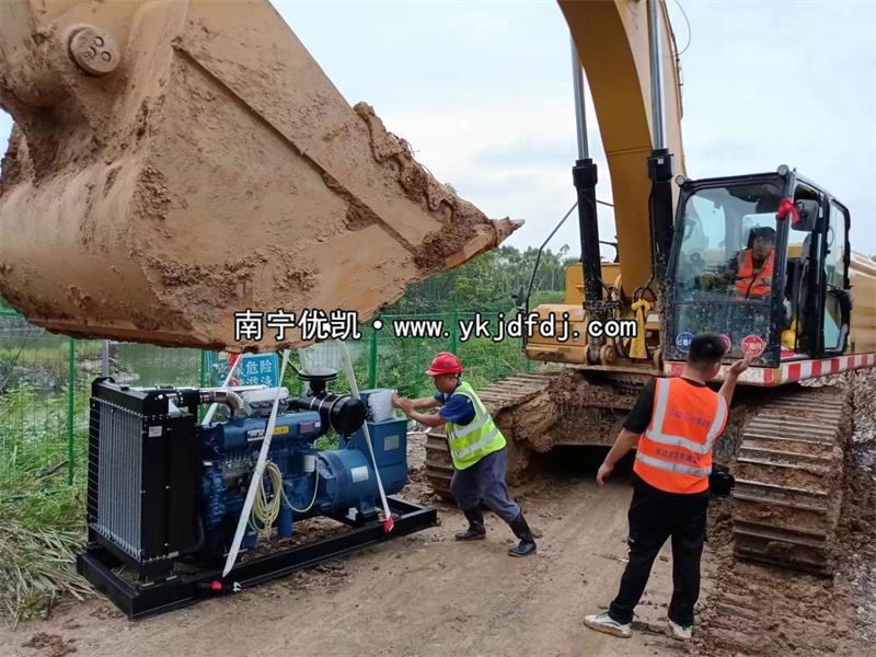 2023年8月10日，150kw濰坊雷納發(fā)電機組欽州項目到貨現場