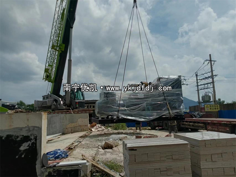 2023年8月29日，廣西項目800kw上柴發(fā)電機組到貨安裝現場