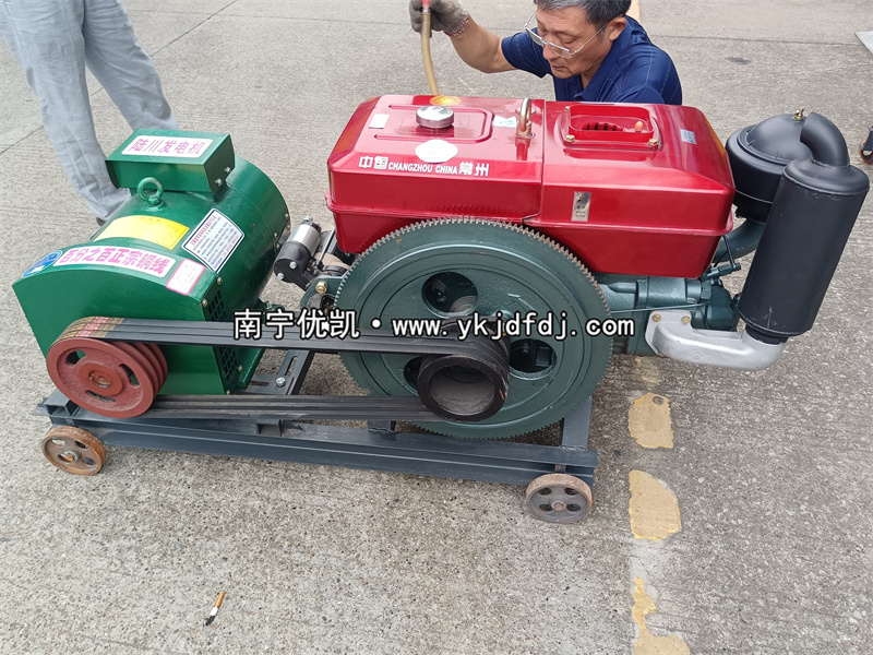 2024年5月16日，客戶(hù)到店自提一臺(tái)15KW單缸柴油發(fā)電機(jī)