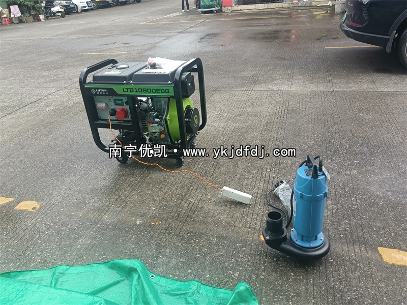 2024年8月13日，客戶(hù)到店自提8KW柴油發(fā)電機(jī)組