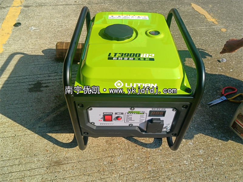 2024年10月11日，客戶到店自提3KW汽油變頻發(fā)電機