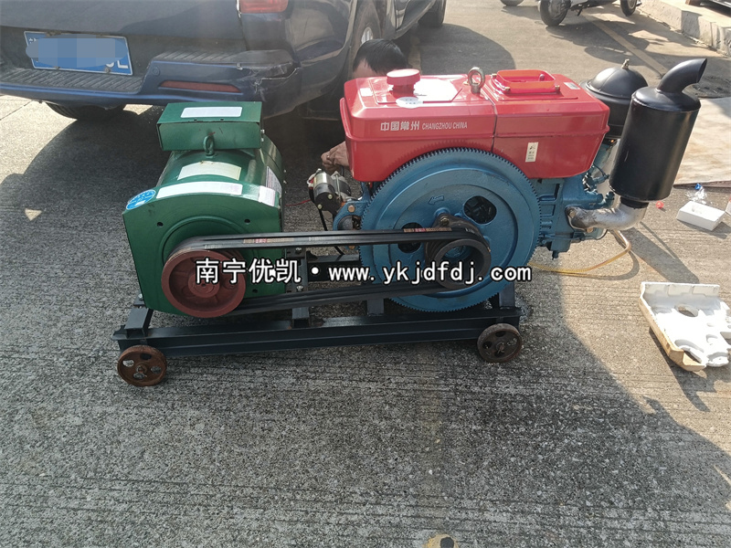 2024年10月21日，客戶到店自提20KW單缸柴油發(fā)電機組