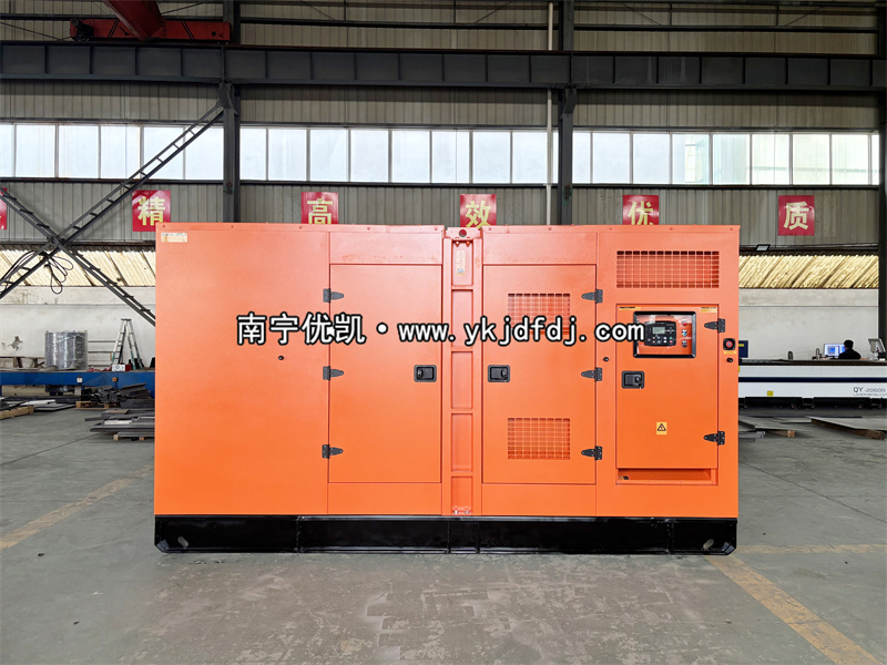 2025年12月10日，400kw玉柴低噪音柴油發(fā)電機組裝車出口國外